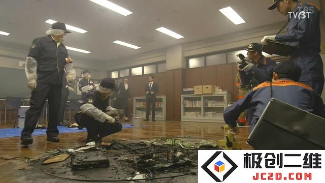 樱木老师帐篷遭遇纵火 校队王牌竟被队友暗算-《龙樱2》第二集