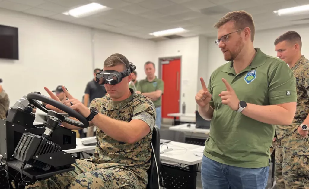 美军联合多家企业打造下一代沉浸式 VR 维护培训系统，以提升两栖战车培训效率和效果