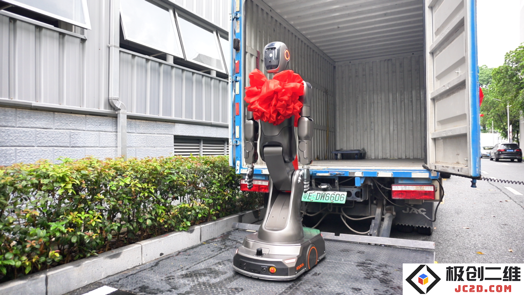 人形机器人在工厂中开始“上班” ，这种新型家用电器距走进千家万户还有多远？