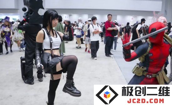 死侍入侵漫展现场犯贱 然后被奖励了个爽：漫展混乱中笑料不断，狂欢不停歇