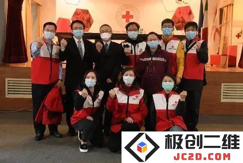  3月13日，在意大利红十字会总部，中国驻意大使李军华与中国医疗专家组合影
