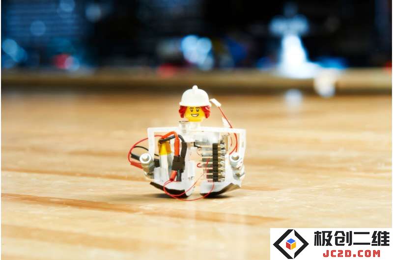 卡内基梅隆大学微型机器人突破：全球最小双足设计如何实现超高速运动？