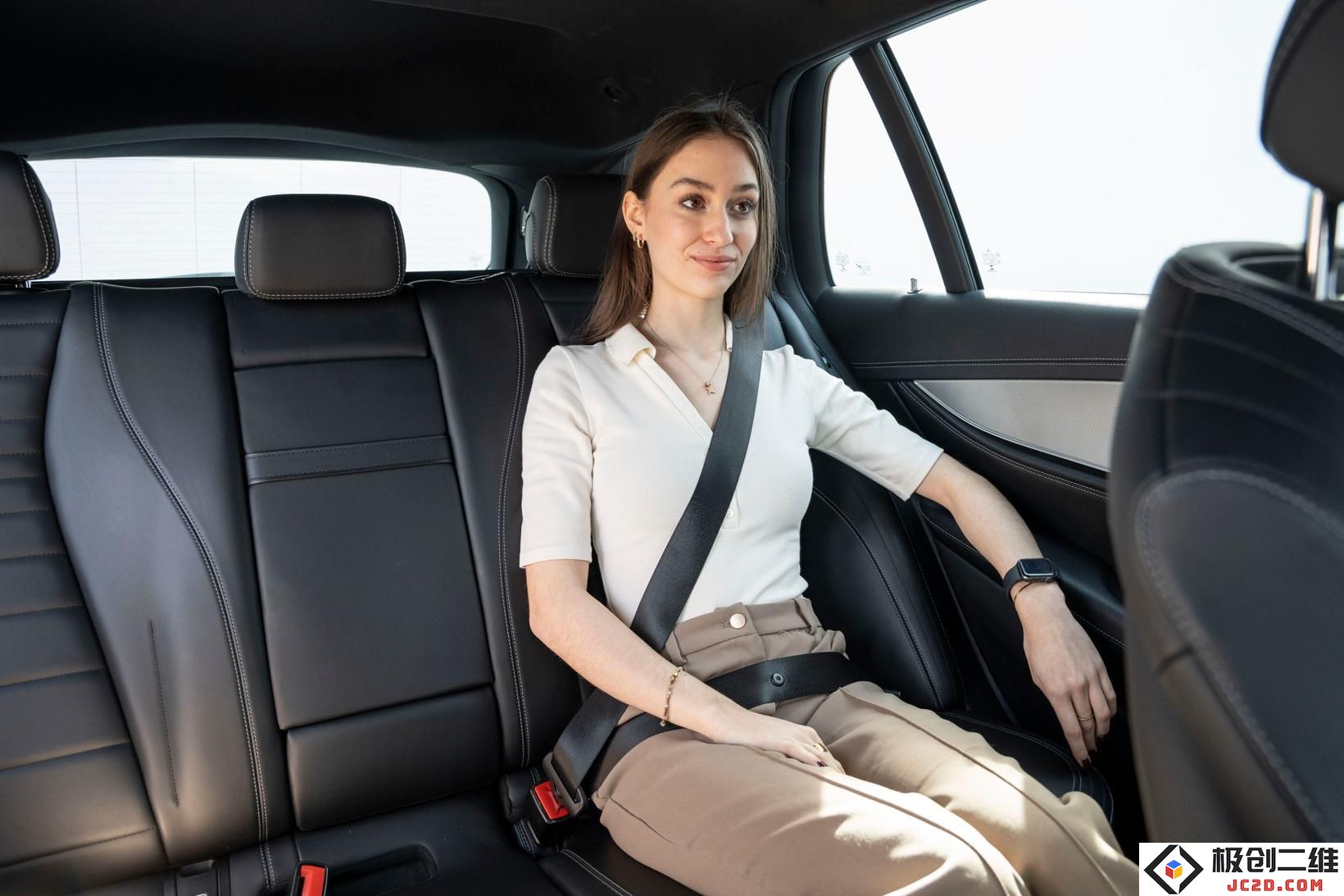 ZF Lifetec后排安全带系统升级：2024汽车安全黑科技引关注