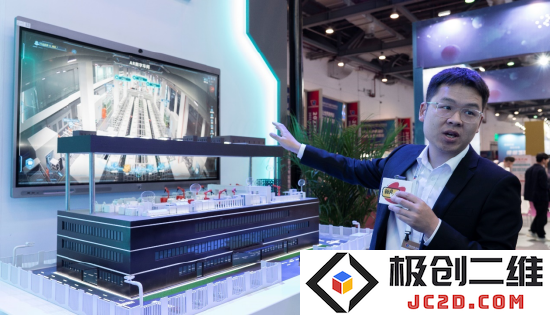 新华三集团展区工作人员接受新浪VR采访