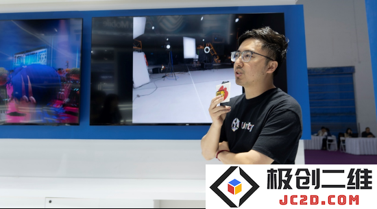 Unity中国公司展区工作人员接受新浪VR采访
